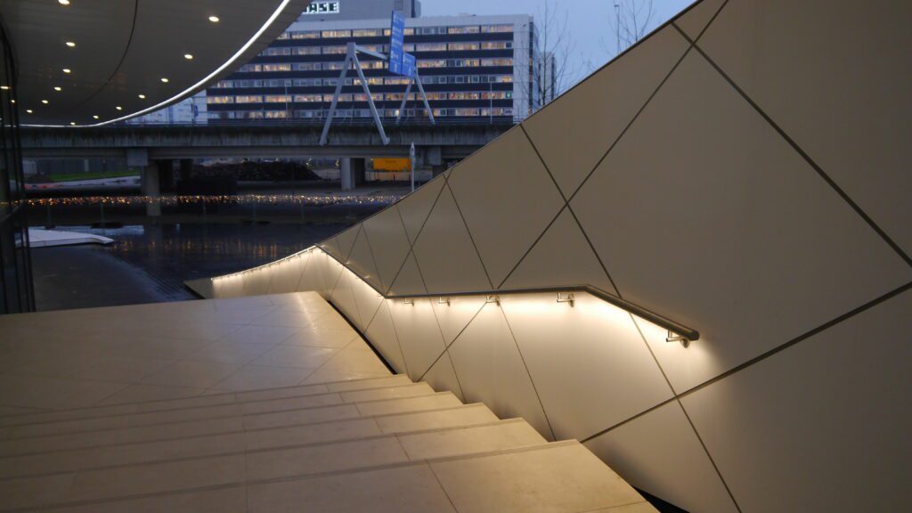 Hilton Hotel Amsterdam Schiphol verlichte trapleuning 