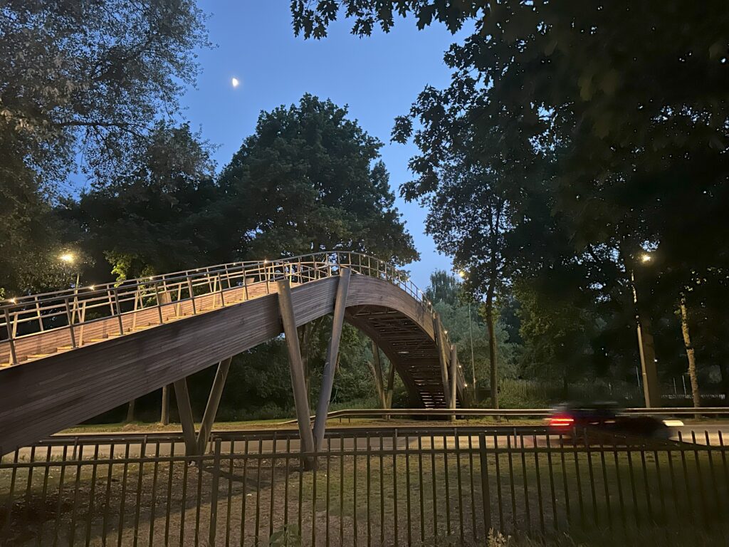 Zij-aanzicht wolkatbrug ledverlichting